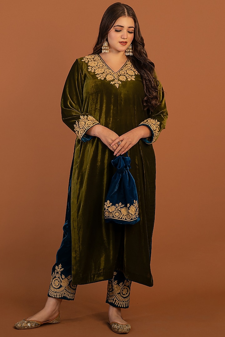 Olive Green Velvet Machine Embroidered Kurta Set by Daljit Sudan