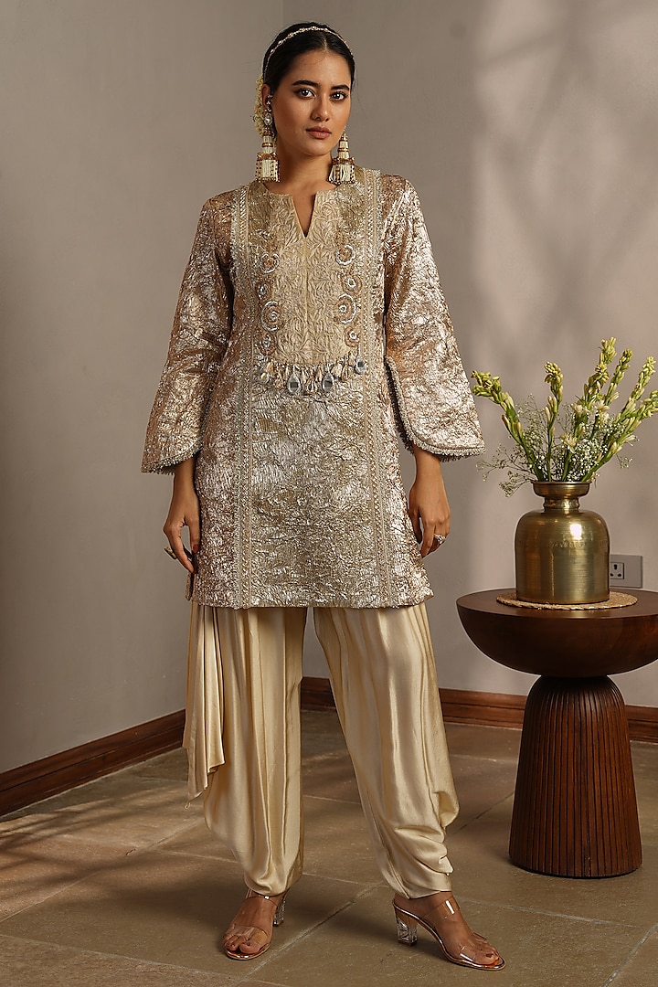 Gold Crush Gota Embellished Kurta Set by Aditi Somani at Pernia's Pop Up Shop