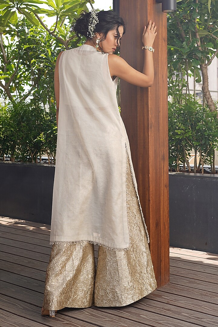 White Tissue Embroidered Kurta Set by Aditi Somani at Pernia's Pop Up Shop