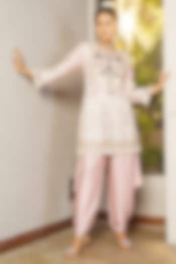 Baby Pink Chanderi Tissue Embellished Kurta Set by Aditi Somani at Pernia's Pop Up Shop