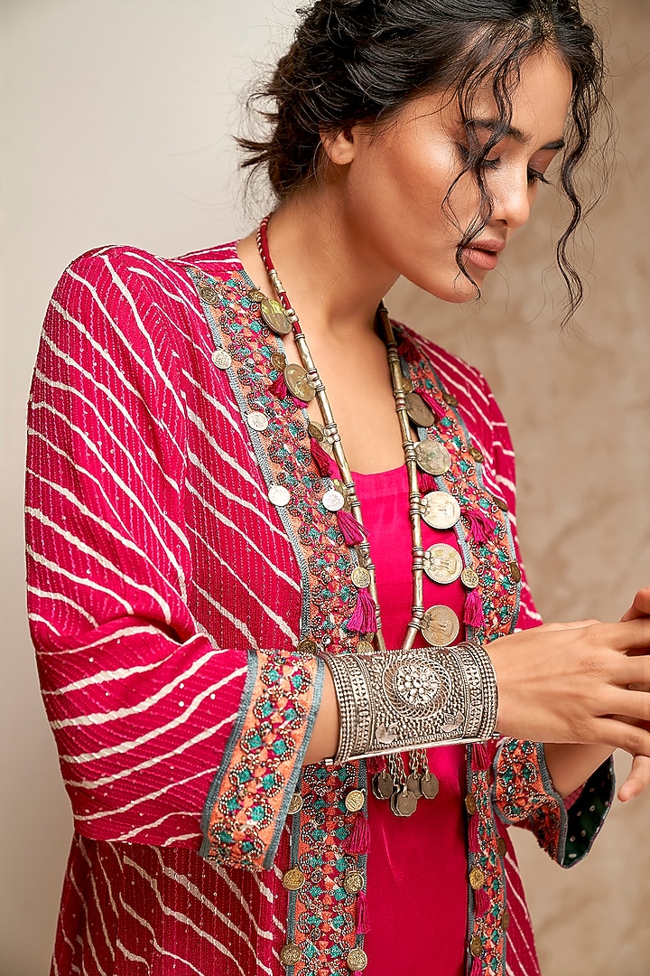 Candy Pink Crepe Printed & Embroidered Cape Set by Aditi Somani at Pernia's Pop Up Shop