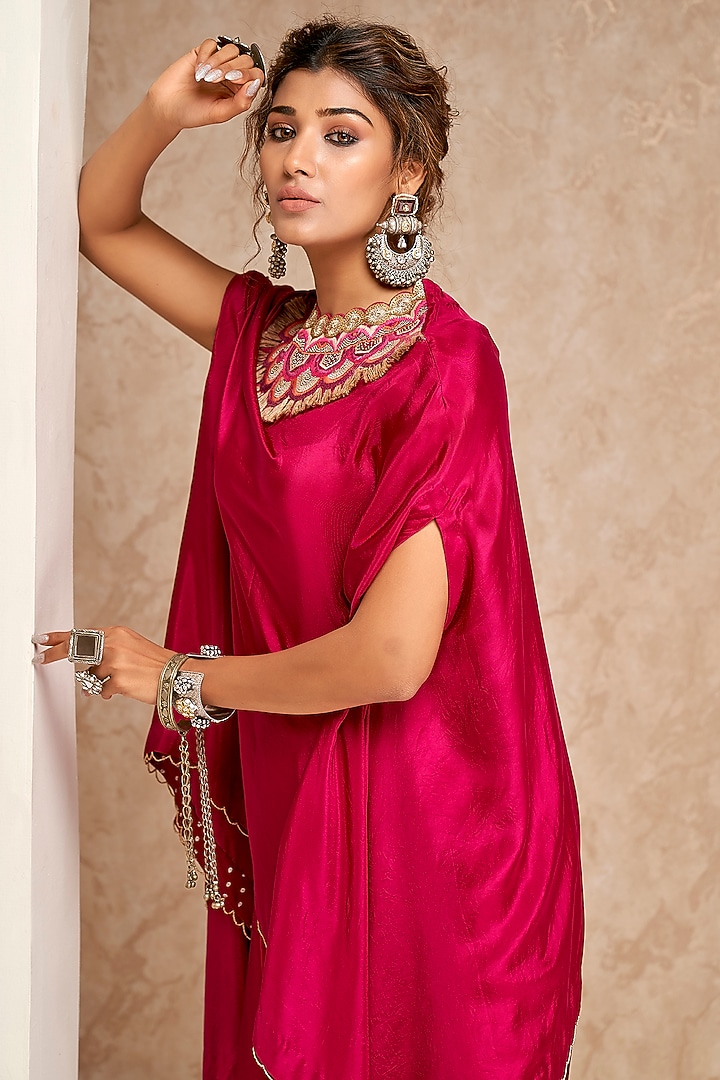Pink Silk Embroidered Cape Set by Aditi Somani at Pernia's Pop Up Shop
