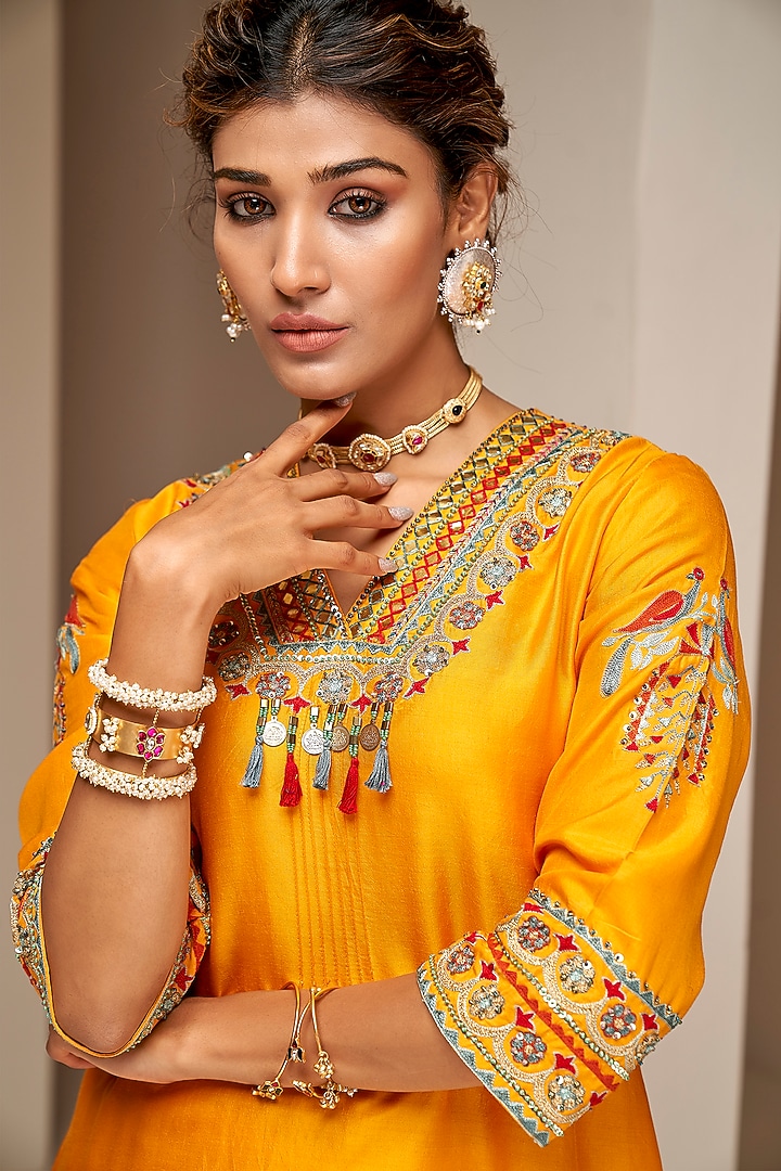 Yellow Cotton Silk Embroidered Kurta Set by Aditi Somani at Pernia's Pop Up Shop