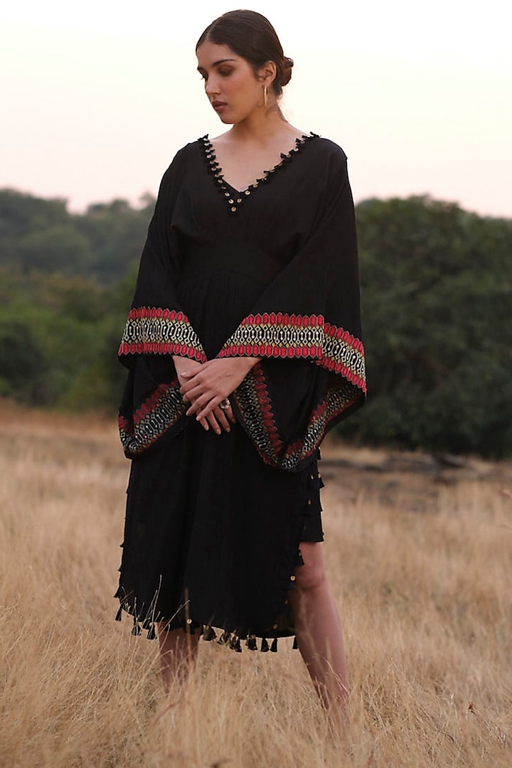 Black Embroidered Kaftan Tunic by Aditi Somani at Pernia's Pop Up Shop