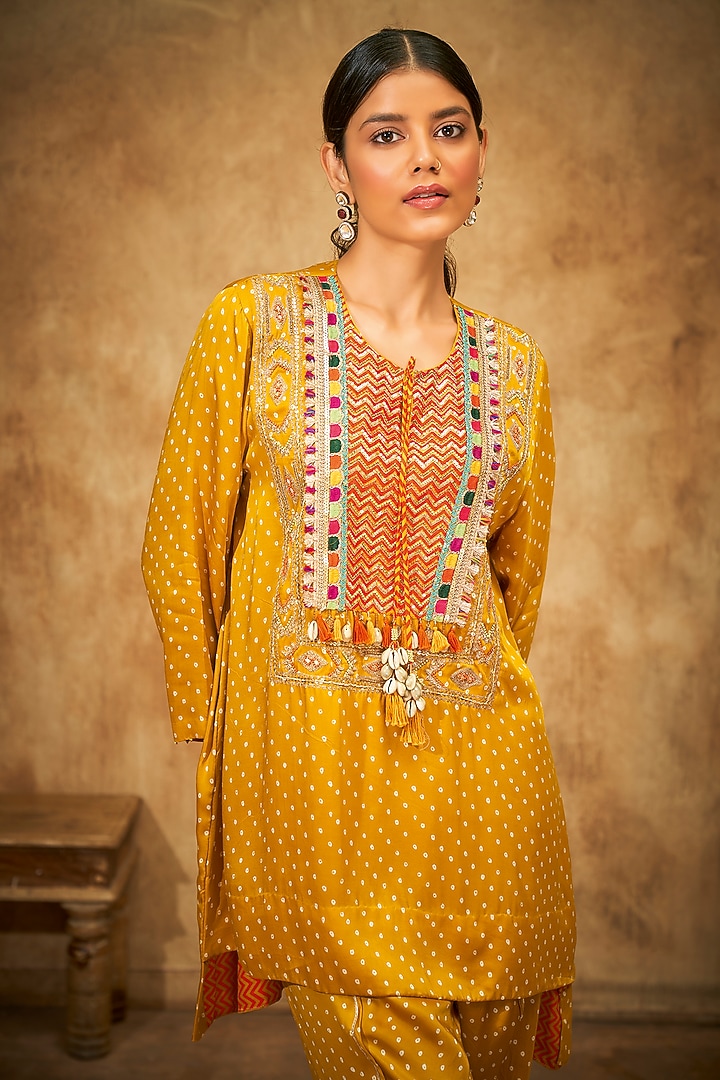 Mustard Printed Kurta Set by Aditi Somani at Pernia's Pop Up Shop
