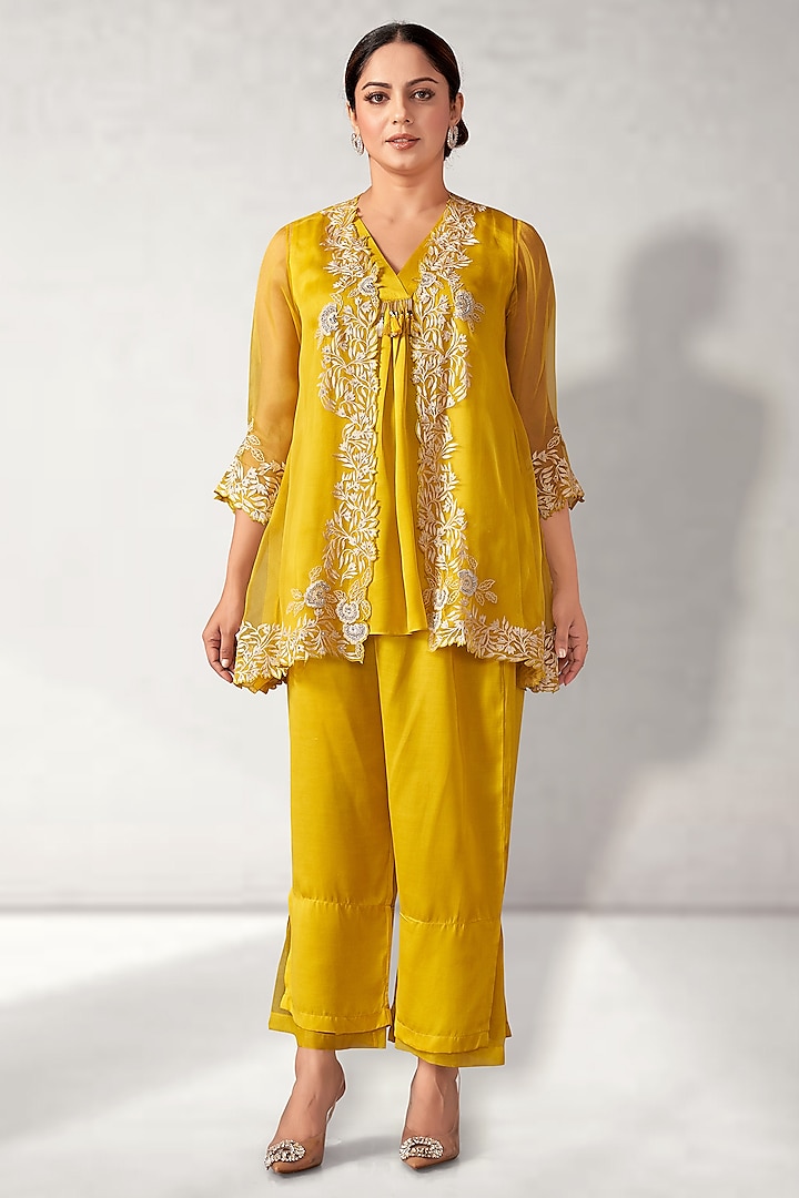 Yellow Organza & Modal Satin Embroidered Cape Set by Aditi Somani at Pernia's Pop Up Shop