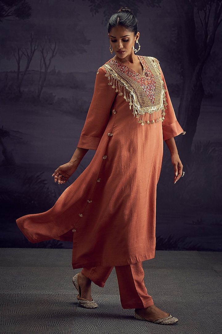 Peach Nysa Silk Embroidered Kurta Set by Aditi Somani at Pernia's Pop Up Shop