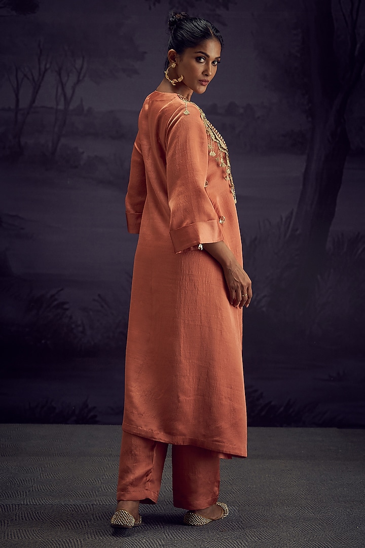 Peach Nysa Silk Embroidered Kurta Set by Aditi Somani at Pernia's Pop Up Shop