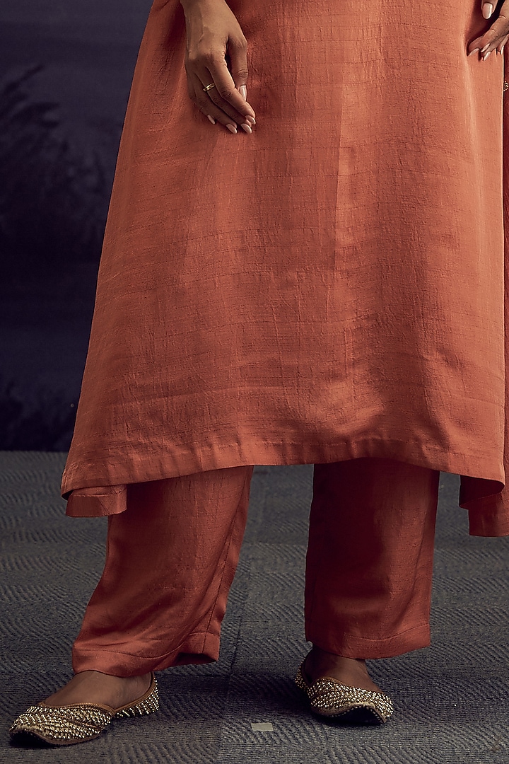 Peach Nysa Silk Embroidered Kurta Set by Aditi Somani at Pernia's Pop Up Shop