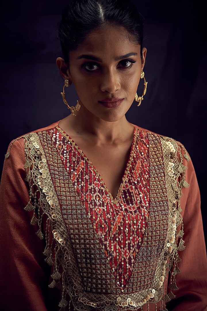 Peach Nysa Silk Embroidered Kurta Set by Aditi Somani at Pernia's Pop Up Shop