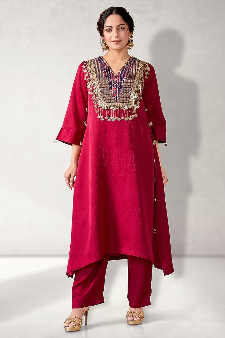 Magenta Nysa Silk Embroidered Kurta Set by Aditi Somani at Pernia's Pop Up Shop