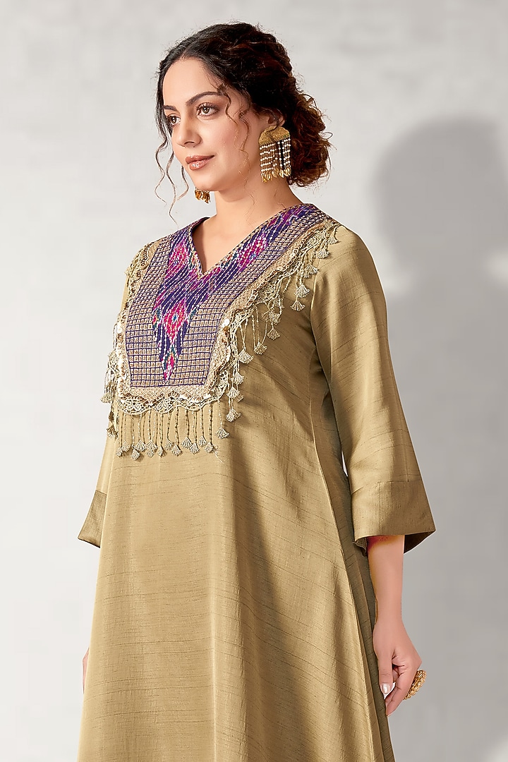 Greenish Grey Nysa Silk Embroidered Kurta Set by Aditi Somani at Pernia's Pop Up Shop