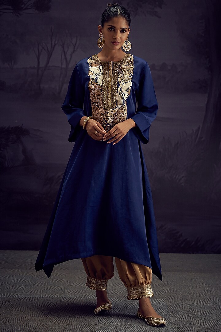 Blue Nysaa Silk Embroidered Kurta Set by Aditi Somani at Pernia's Pop Up Shop