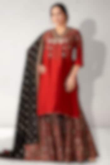 Rust Cotton Silk Embroidered Kurta Set by Aditi Somani at Pernia's Pop Up Shop