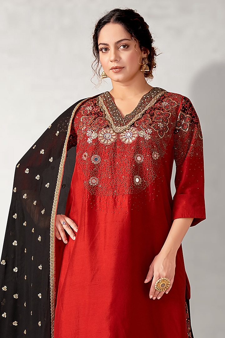 Rust Cotton Silk Embroidered Kurta Set by Aditi Somani at Pernia's Pop Up Shop