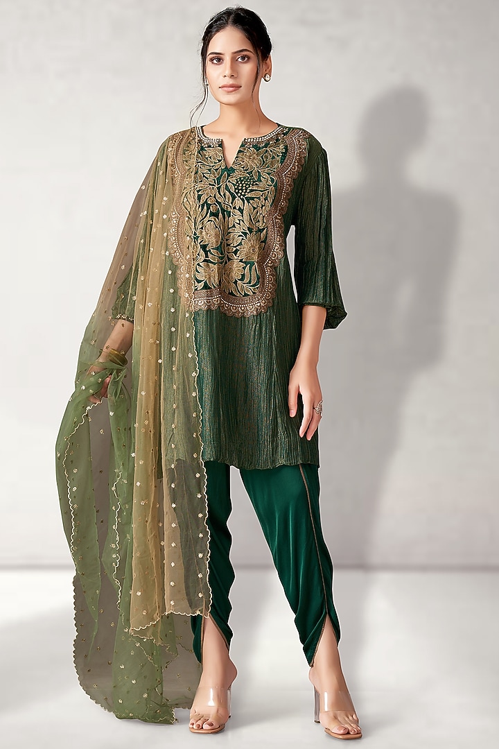Green Crush Tissue Embroidered Kurta Set by Aditi Somani at Pernia's Pop Up Shop