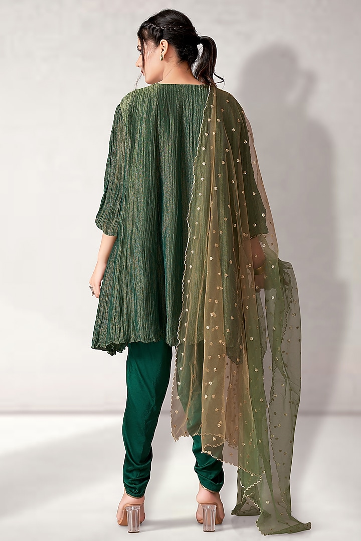 Green Crush Tissue Embroidered Kurta Set by Aditi Somani at Pernia's Pop Up Shop