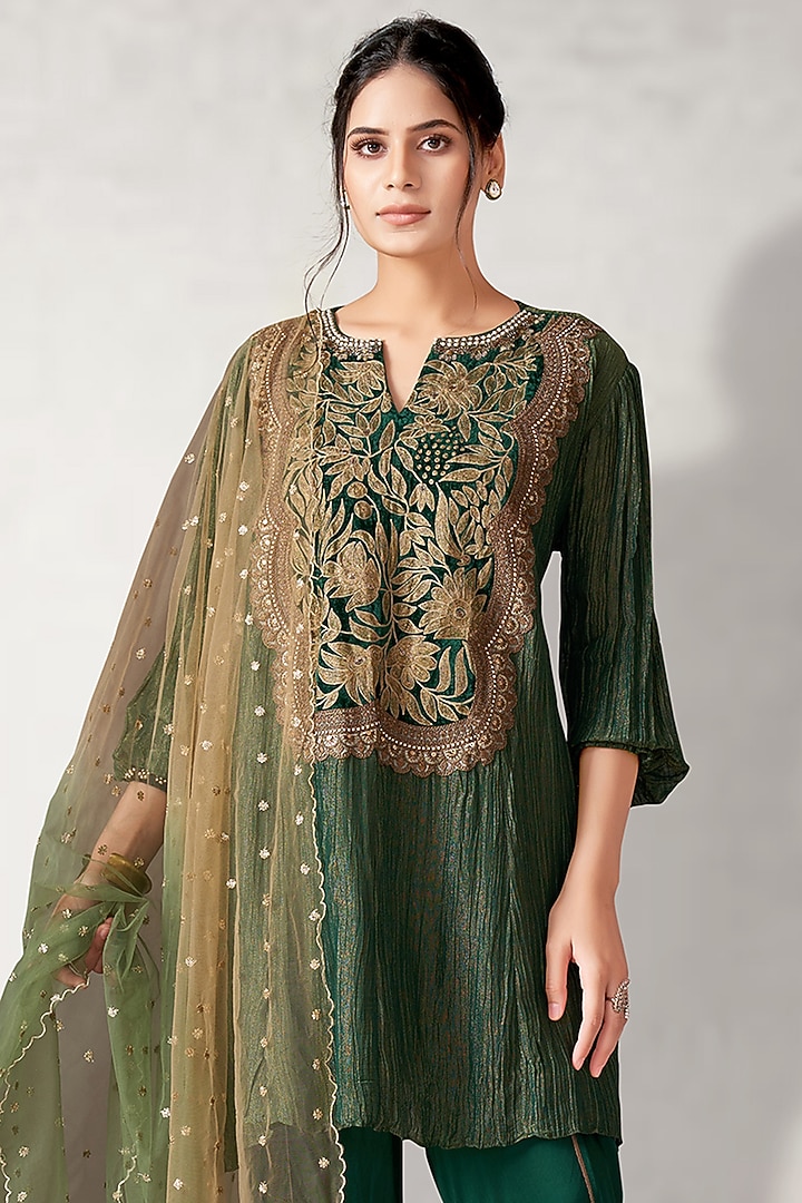 Green Crush Tissue Embroidered Kurta Set by Aditi Somani at Pernia's Pop Up Shop
