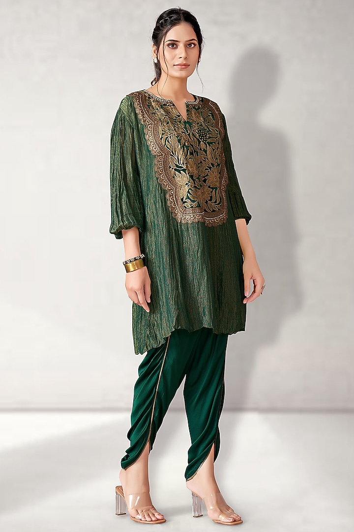 Green Crush Tissue Embroidered Kurta Set by Aditi Somani at Pernia's Pop Up Shop