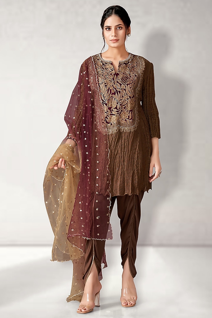 Antique Colored Crush Tissue Embroidered Kurta Set by Aditi Somani at Pernia's Pop Up Shop