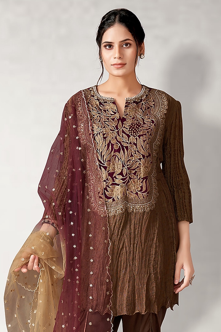 Antique Colored Crush Tissue Embroidered Kurta Set by Aditi Somani at Pernia's Pop Up Shop