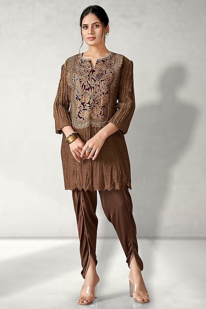 Antique Colored Crush Tissue Embroidered Kurta Set by Aditi Somani at Pernia's Pop Up Shop