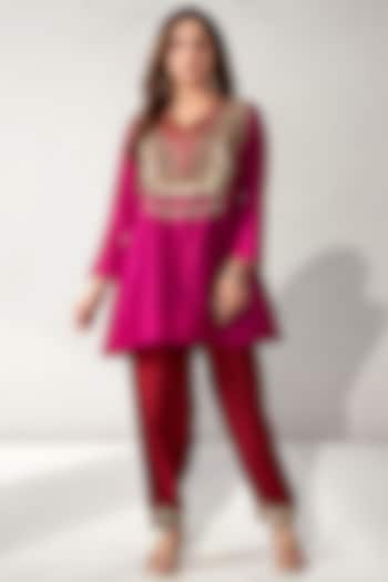 Magenta Bamboo Silk Kurta Set by Aditi Somani at Pernia's Pop Up Shop