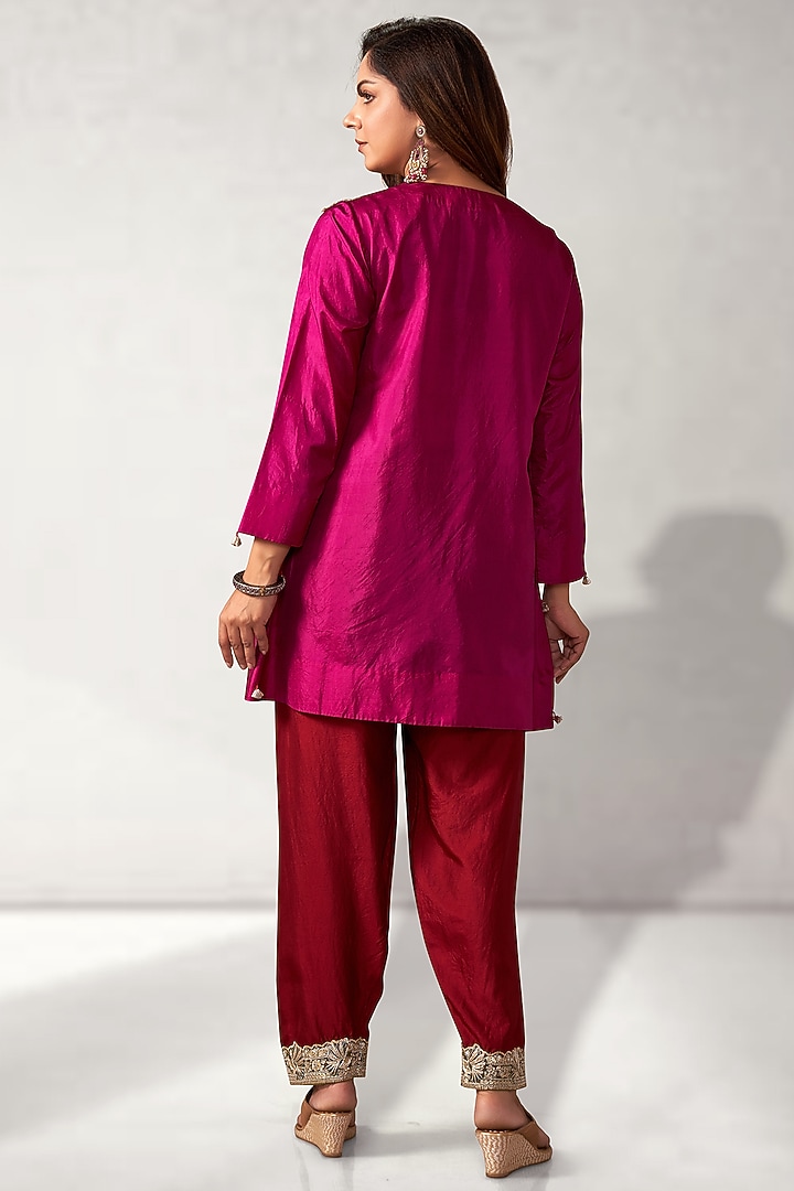 Magenta Bamboo Silk Kurta Set by Aditi Somani at Pernia's Pop Up Shop