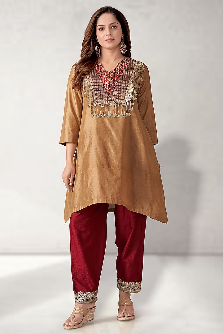 Beige Bamboo Silk Patola Short Kurta Set by Aditi Somani at Pernia's Pop Up Shop