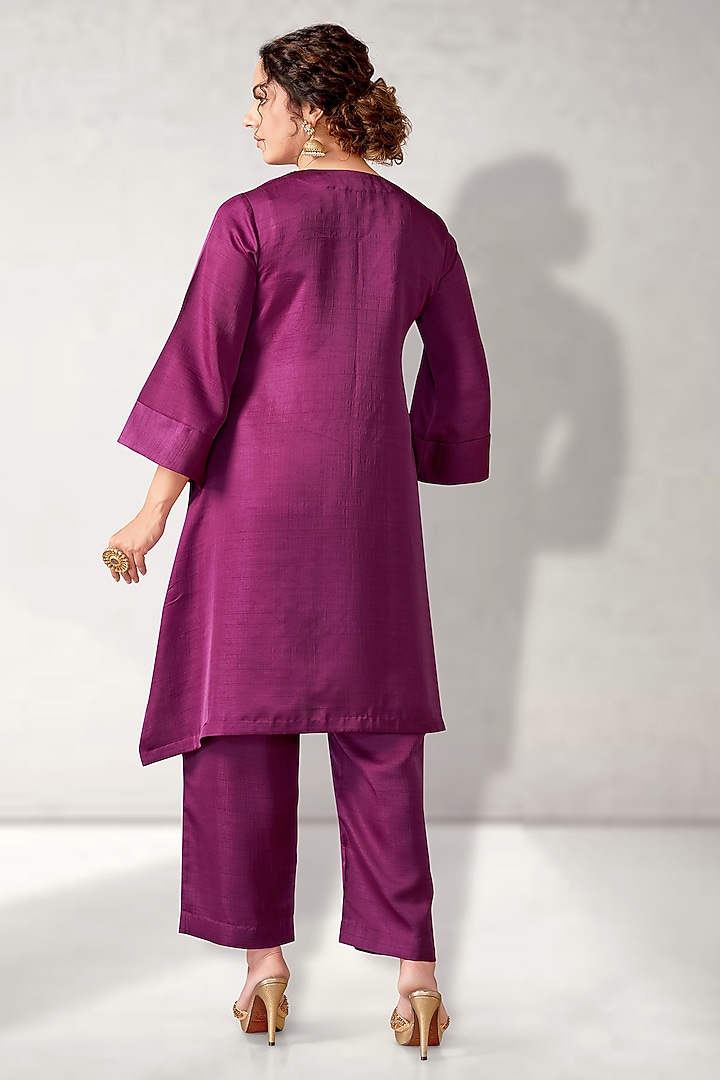 Mauve Silk Embroidered Short Kurta Set by Aditi Somani at Pernia's Pop Up Shop