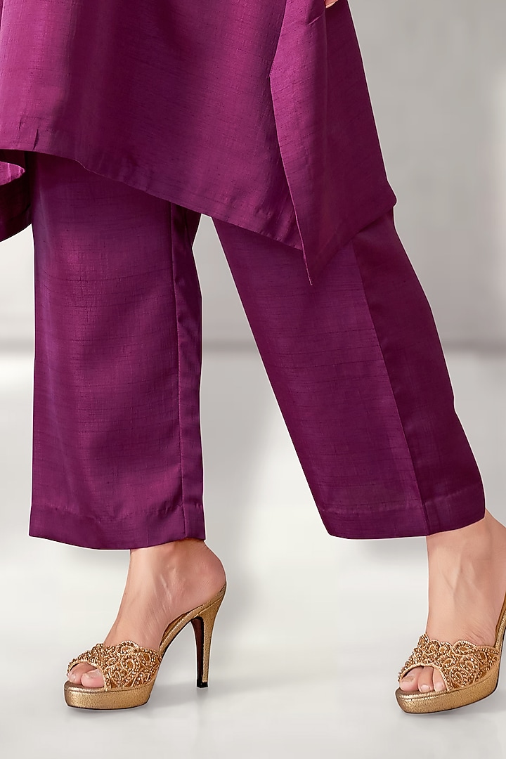 Mauve Silk Embroidered Short Kurta Set by Aditi Somani at Pernia's Pop Up Shop