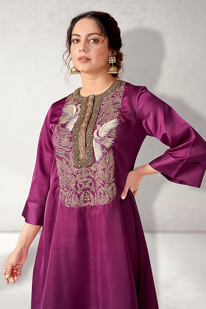 Mauve Silk Embroidered Short Kurta Set by Aditi Somani at Pernia's Pop Up Shop
