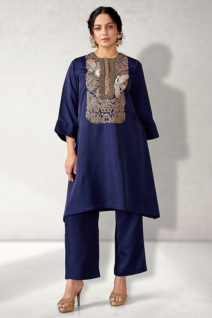 Blue Silk Embroidered Short Kurta Set by Aditi Somani at Pernia's Pop Up Shop