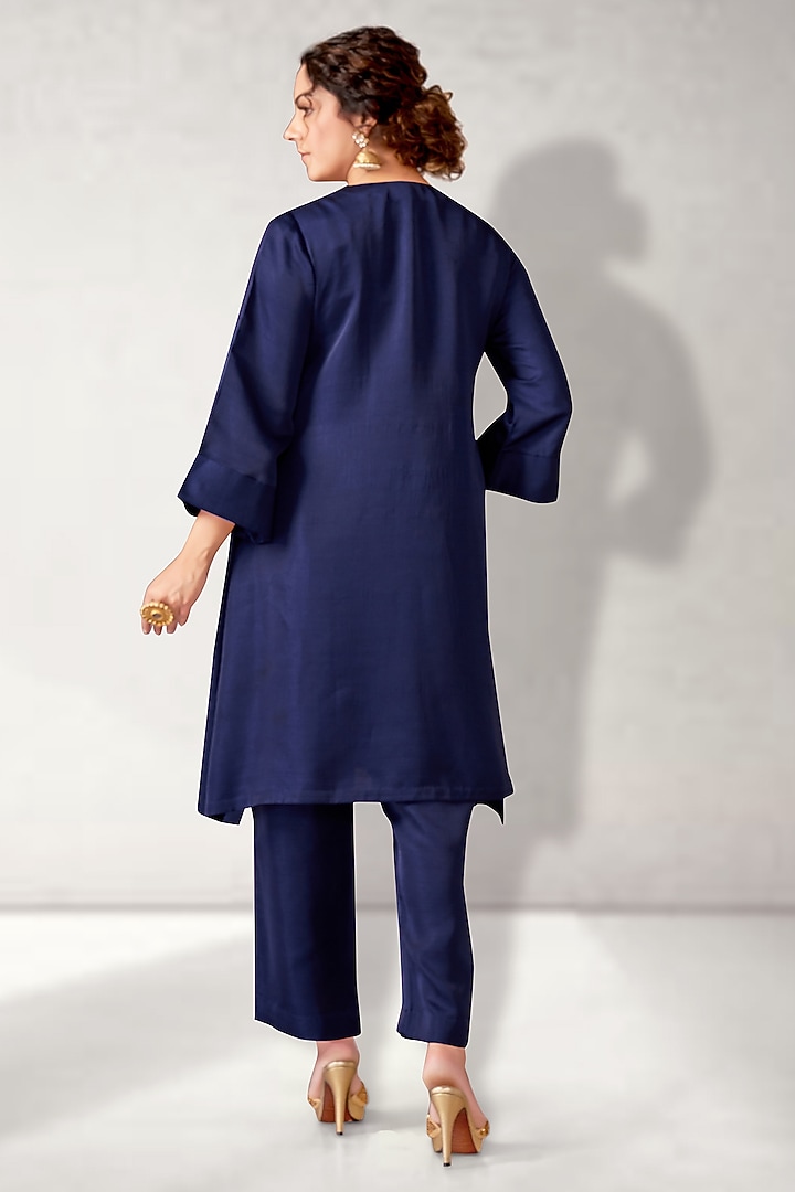 Blue Silk Embroidered Short Kurta Set by Aditi Somani at Pernia's Pop Up Shop