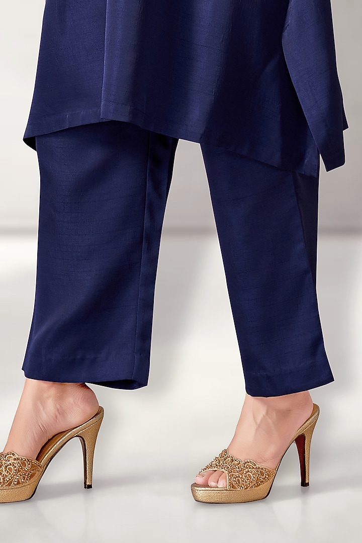 Blue Silk Embroidered Short Kurta Set by Aditi Somani at Pernia's Pop Up Shop