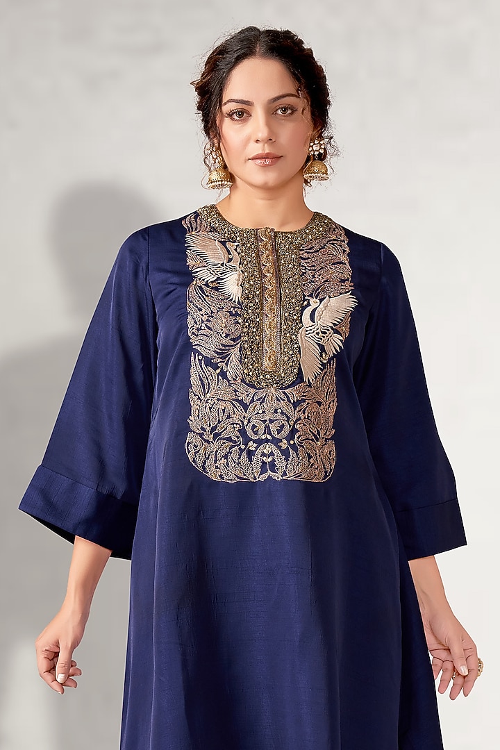 Blue Silk Embroidered Short Kurta Set by Aditi Somani at Pernia's Pop Up Shop