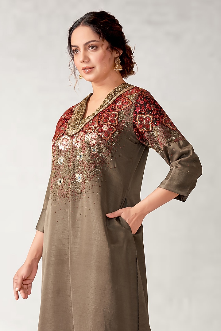 Grey Silk Embroidered Kurta Set by Aditi Somani at Pernia's Pop Up Shop