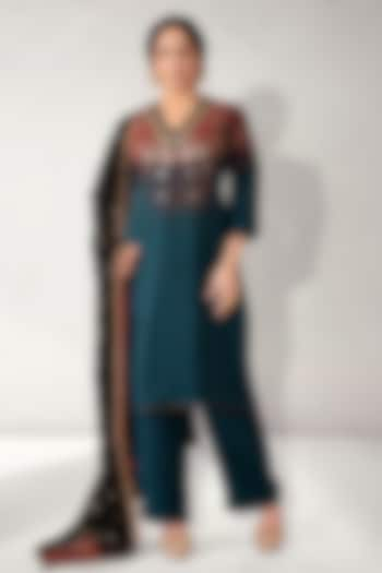 Teal Silk Embroidered Kurta Set by Aditi Somani at Pernia's Pop Up Shop