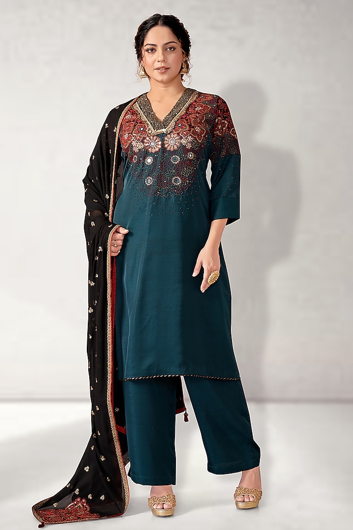 Teal Silk Embroidered Kurta Set by Aditi Somani at Pernia's Pop Up Shop