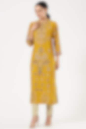 Yellow Hand Embroidered Kurta Set by Divya Sheth at Pernia's Pop Up Shop