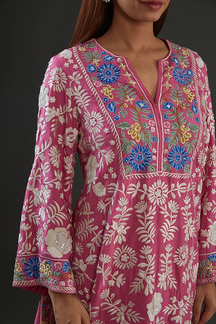 Pink Silk Embroidered Kurta Set by Diksha Tandon at Pernia's Pop Up Shop