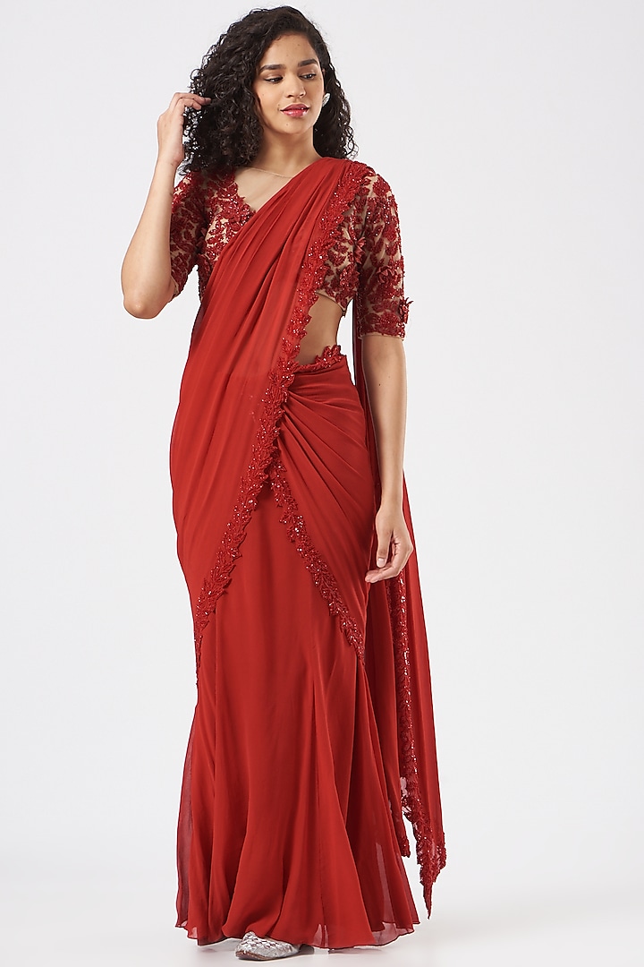 Red Embroidered Saree Set by Diksha Tandon at Pernia's Pop Up Shop