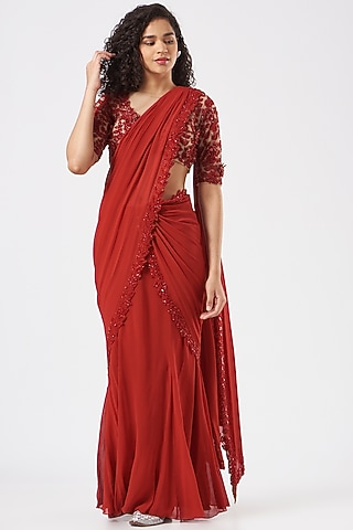 Red Embroidered Saree Set by Diksha Tandon