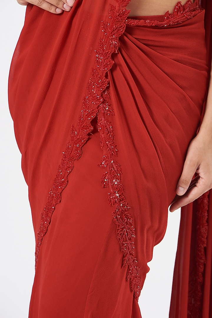 Red Embroidered Wedding Saree Set by Diksha Tandon at Pernia's Pop Up Shop