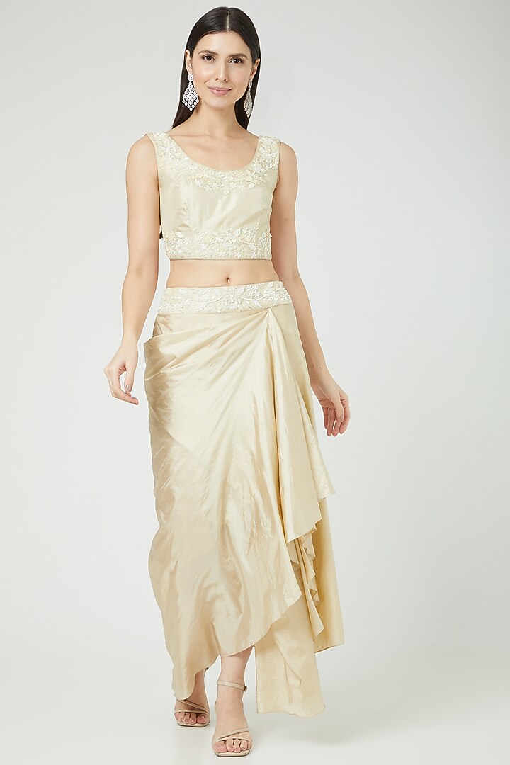 Ivory Embroidered Cape Set by Diksha Tandon at Pernia's Pop Up Shop
