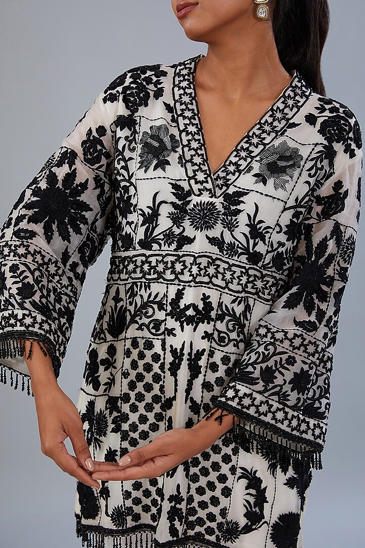 Black & White Organza Thread Work Kurta Set by Diksha Tandon at Pernia's Pop Up Shop