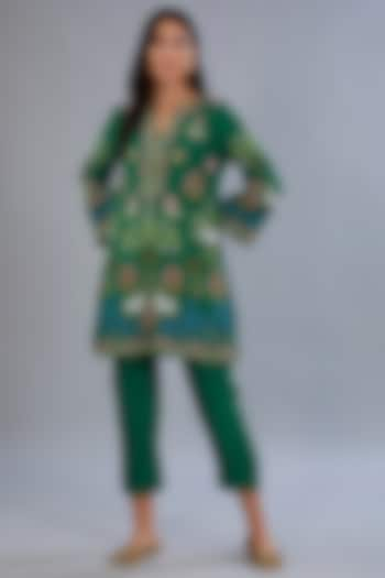 Green Silk Kurta Set by Diksha Tandon at Pernia's Pop Up Shop