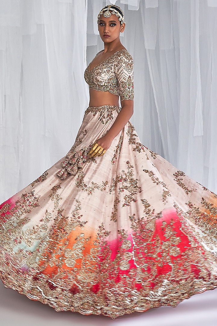 Raw silk Stitched Embroidered Bridal Lehenga On Rent, Size: Large at Rs  15000/piece in Ambala