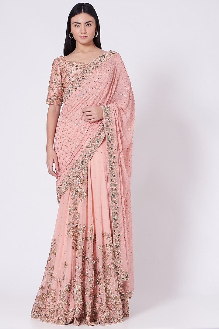 Quartz Pink Hand Embroidered Saree Set Design by Dolly J at Pernia's Pop Up Shop 2024