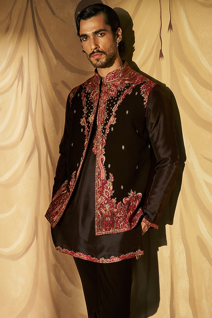 Black Japanese Crepe Kashmiri Thread Embroidered Bundi Jacket Set by Dolly J MAN at Pernia's Pop Up Shop